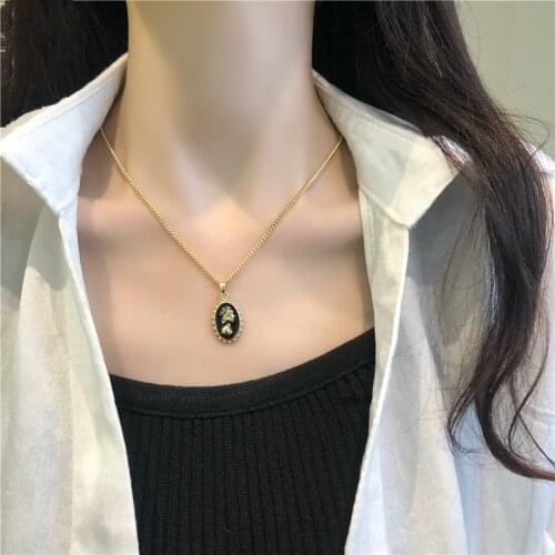 Classic Black Metal Oval Queen Witch Carved Portrait Pendent Necklace for Women Men Girls Kid Collar Neck Jewelry Gift Wholesale