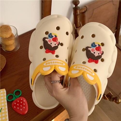 2021 Fashion Womens Sandals Cloud Shape Design Thicken EVA Sole Light Leisure Beach Garden Hole Shoes for Ladies Flat Slippers