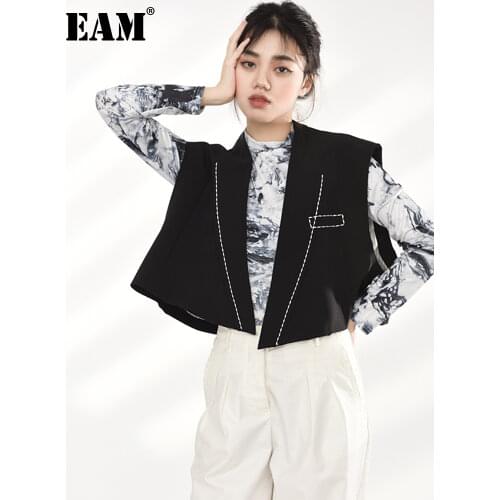 [EAM] Women Loose White Line Black Short Irregular Vest New V-collar Sleeveless Fashion Tide Spring Autumn 2021 1DD034701