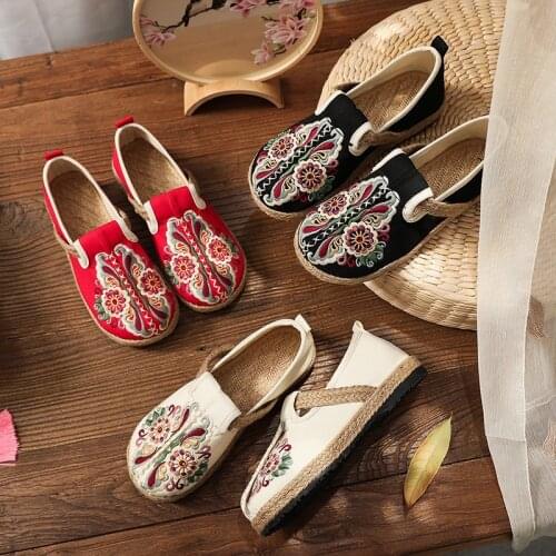Womens Spring Flat Low Top Breathable Embroidered Shoes Ethnic Style Womens Casual Shoes