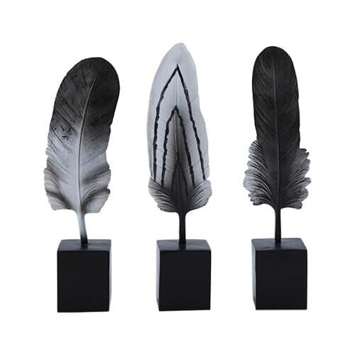 A decorated American country retro old black feather ornaments gift pen study business school