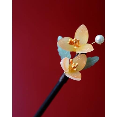 2021 Plum Blossom Wood Hair Stick Vintage Lampwork Flower Hair Pins Hair Bun Holder Accessories Women Banquet Hair Jewelry