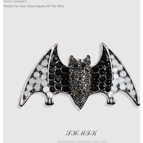 White Rhinestone Bat Brooch Ladies Retro Beautiful Vivid Brooch Pin Winter Coat Accessories Enamel Pins