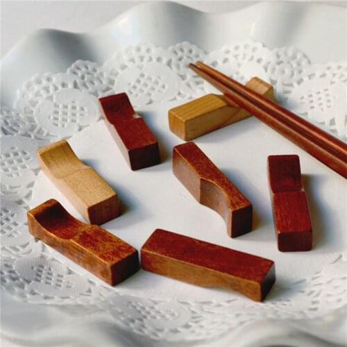200pcs Japanese Cooking Utensils Wooden Chopsticks Holder Creative Decorative Chopsticks Pillow Care Chopstick Rest NO448