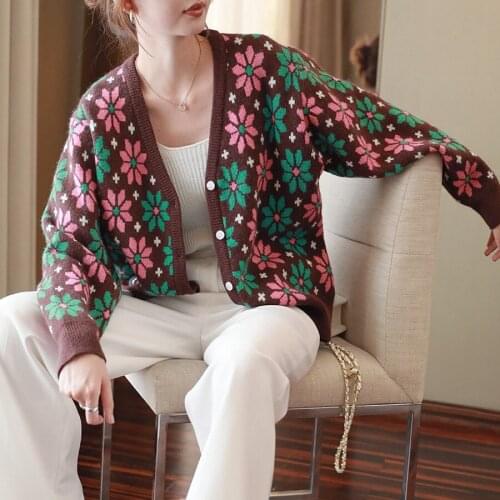 Retro Floret Knitted Sweater Cardigan Womens Autumn and Winter New V-neck Casual Jacket Contrast Color Jacket Outside The Tide