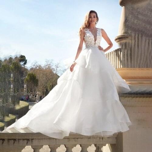 Beautiful Lace Backless Gowns for Bride 2021 V Neckline Appliqued Sleeveless Bridal Wedding Dresses