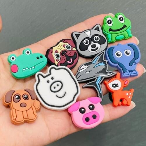 1PCS Pug Pet Series Dog Frog Face Animals Shoe Charms Backapck Fit Wristbands Shoe Decoration Buckle Kids Party Gift Croc Jibz