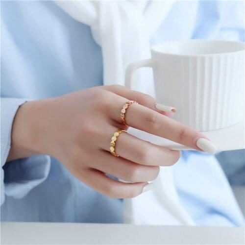 2021 New Arrivals Small Round Face Titanium Steel 18 K Gold Ring Girls Jewelry Trendy Fashion Personality Index Finger Ring