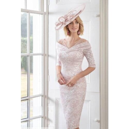 3/4 Sleeves Mother Of The Bride Dresses Sheath V-neck Knee Length Lace Beaded Plus Size Short Groom Mother Dresses For Wedding