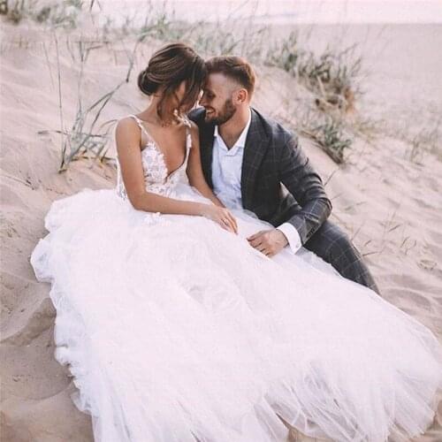 White Wedding Dresses 2020 Puff A Line Long Backless Beach Wedding Gown Lace Appliques V Neck Bride Dress