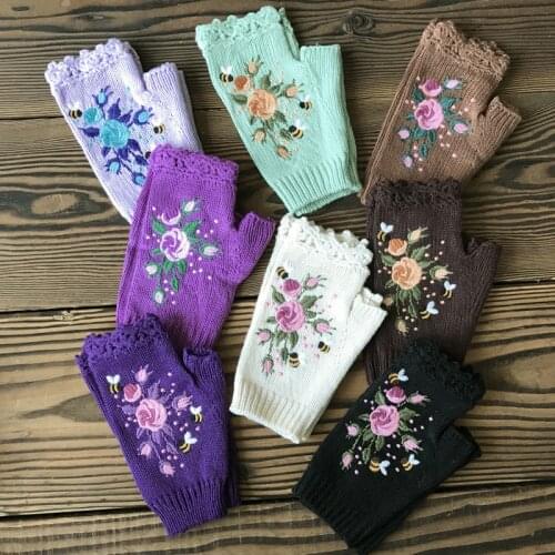 Ins High Quality Mittens Handmade Embroidery Gloves Autumn Winter Bee Floret Womens Warm Gloves Wool Knitted Adult Gloves