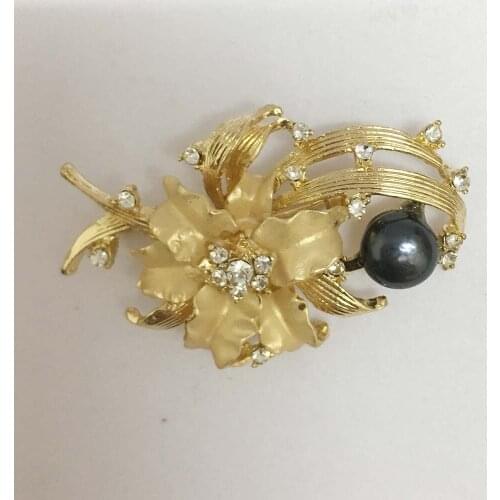 Top fashion cardigan clip ,100% nature freshwater pearl brooch -very fashion high quality AAA pearl, flower brooch