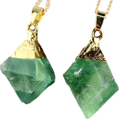 Green Quartz Facted Necklace Delicate Edged Stone Pendant Goldtone With Matching Metal Chain 18inch