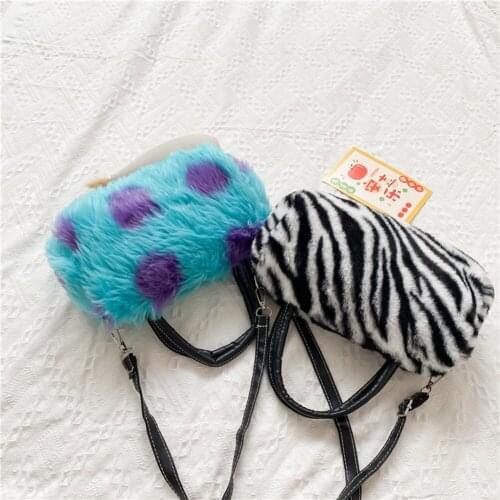 Exquisite Womens Bag Furry Clutch Bags for Women Contrast Color Cool Girls Crossbody Shoulder Bag Ladies Autumn Winter Handbags