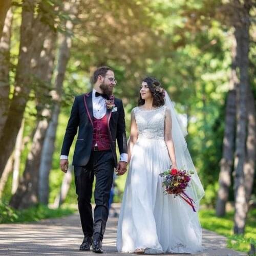 Stylish Design One Button Black Groom Tuxedos Groomsmen Peak Lapel Mens Suits Blazers (Jacket+Pants+Vest+Tie) W:1113