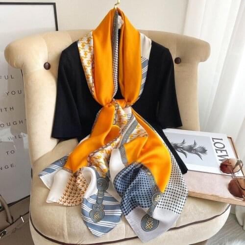 2021 New Houndstooth Silk Scarf Fashion Early Decoration Womens Stole Travel Sun Shawl Clothing Accessories Winter Neckerchief