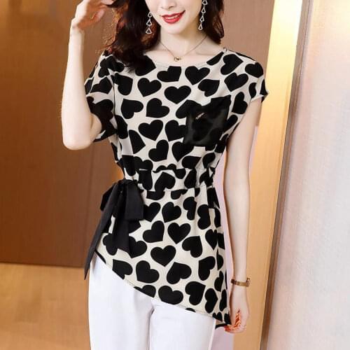 Short-sleeved t-shirt womens summer 2021 new design sense contrast love printing Slim irregular mid-length blouse