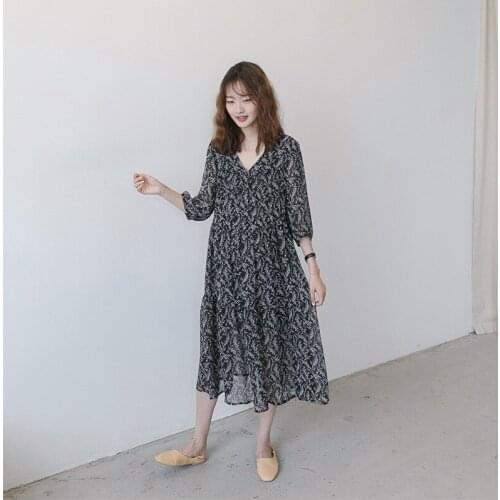 Summer new maternity dress V-neck pregnant small floral loose large size five-point sleeve pregnant women chiffon dress tide