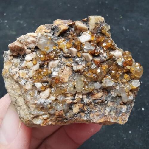 62.1g100% natural garnet and crystal symbiotic mineral specimen CRYSTAL HEALING CRYSTAL QUARTZ GEM