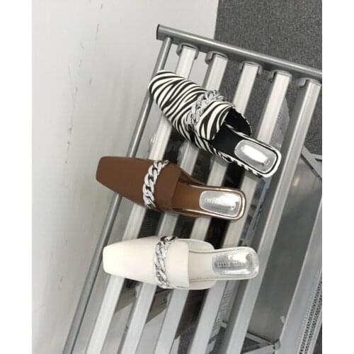 2021 New Metal Chain Square Toe Stiletto Mid-heel Slippers Baotou Semi-trail Low-heeled Female Sandals for Outdoor Wear