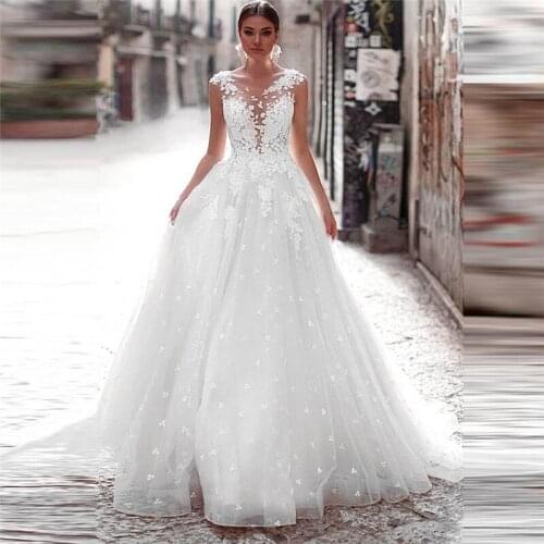 Scoop Neck Short Sleeves Lace Appliques A-Line Wedding Dress 2020 Modest V-Shape Back Custom Made Long Bridal Gowns European
