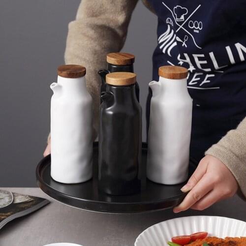 Nordic Simple Ceramic Sealed Oil Bottle Leak-Proof Vinegar Oil Olive Dispenser Bottle Seasoning Oil Pot Gravy Boats Kitchen Tool