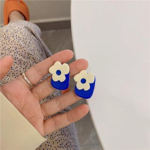 GSOLD Spring Summer New Fashion Flower-Shaped Resin Ear Stud Simple Cute Two-Color Acrylic Earrings Women Girls Jewelry