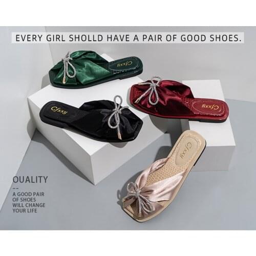 2021 Summer Hot Sale New Style Outdoor Comfortable Sandals Woman Blingbling Knot Shoes Flip Flops Beach Flat Sandals 106003