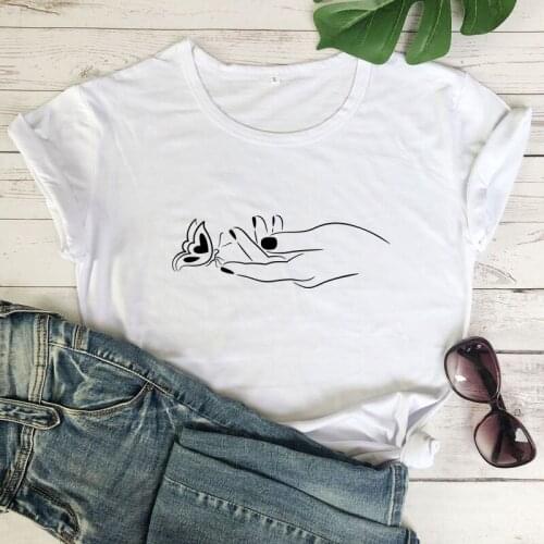 Butterfly On Hand T-shirt Aesthetic Nature Lover Gift Tshirt Women Fashion Summer Tumblr Graphic Top Tee Shirt Drop Shipping