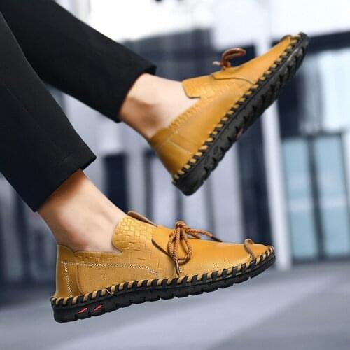 2021 new leather bean shoes men Korean version of casual shoes soft-soled driving shoes lazy shoes fashion shoes men Ventilation