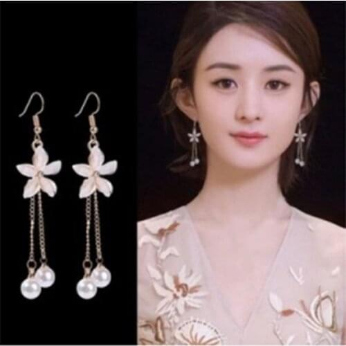 2019 Fashion Korean Version Of The New Earrings Wild Chain Pearl Crystal Flower Earrings Pendant Womens Clothing Manufacturers