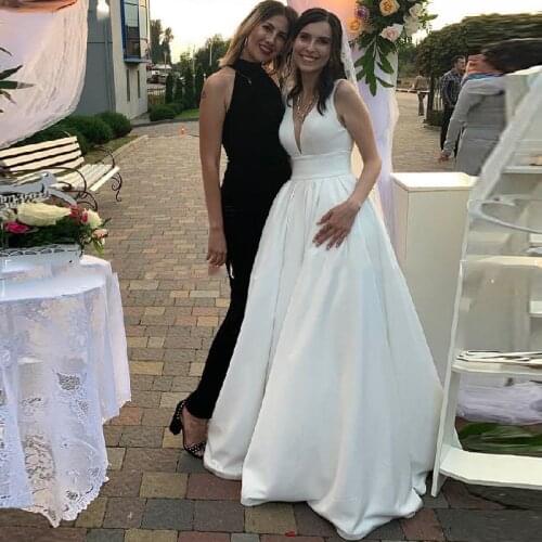 Romantic A Line Princess Wedding Dresses Satin V Neck Sleeveless Outdooring Bride Gowns Sweep Train Customize Wedding Dress
