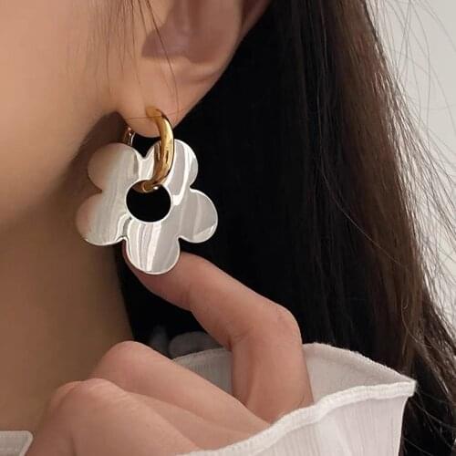 SRCOI Retro Metallic Flower Statement Earrings For Women Part Simple Hollow Floral Drop Earrings For Women Girls Fashion Party