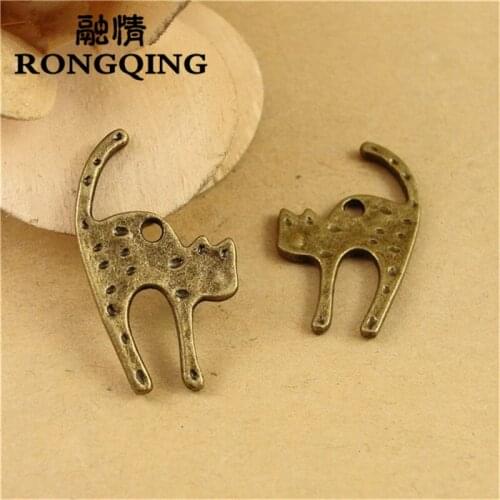 RONGQING 100pcs/lot 26*17MM Frightened Cat Charms Funny Animal Pendant Accessories DIY