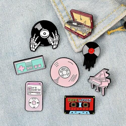 Play Music Enamel Pins Badge Custom MP3 Tape Piano Radio CD Jukebox Phonograph Brooches Lapel pin Jeans shirt Bag Jewelry Gifts