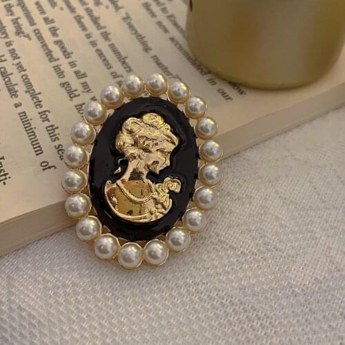 Beauty avatar palace retro pearl elegant brooch exquisite French temperament ladies jacket jewelry accessories