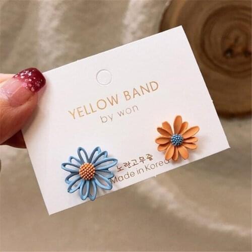 New Style Drop Glaze Fresh Women Daisy Stud Earring 2021 Simple Asymmetrical Korean Women Fashion Earring Party Jewelry