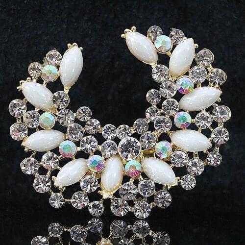 Casual/Sporty Hot Semi-precious Vintage Moon Shape Brooch Rhinestone Elegant Women Gift Gold-color Pin Jewelry B1249
