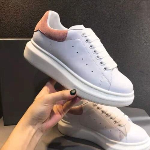 2021 Mens and Womens Sports Shoes Casual Italian Design Fashion Flat Shoes White Leather Shoes for Women Sneakers Zapatos