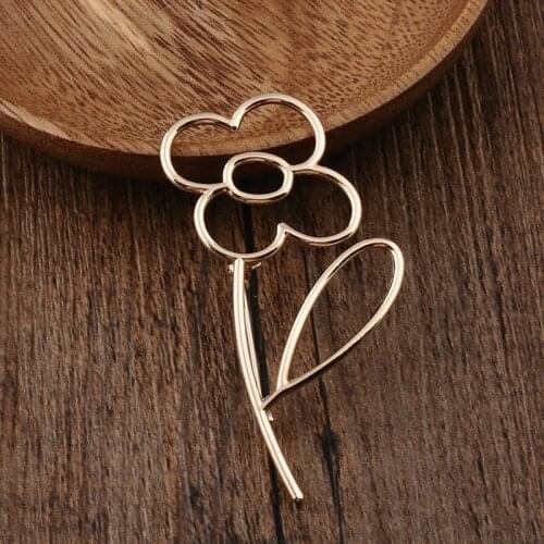 Korean Gold Alloy Empty Flower Brooch Jewelry Luxury Cardigan Shawl Scarf Buckle Lapel Pin Fashion Wedding Clothing Accessories