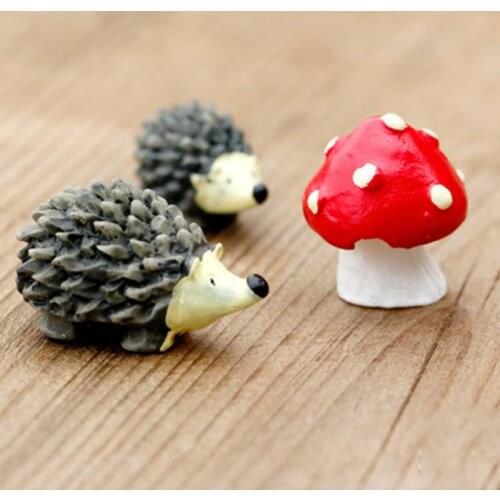 3Pcs/Set Artificial Mini Hedgehog With Red Dot Mushroom Miniatures Fairy Garden Gnomes Moss Terrarium Resin Crafts Decorations