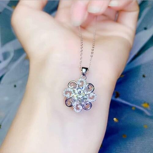 Huitan Crystal Flower Necklace with Round Cubic Zirconia Silver Color Pendant Necklace for Women Elegant Fashion Accessories New
