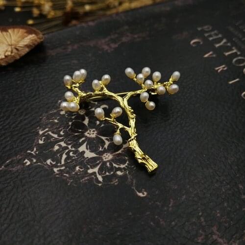 Vanssey Fashion Jewelry Branch Leaf Natural Pearl Brass Brooch Pin Accessories for Women 2018 New