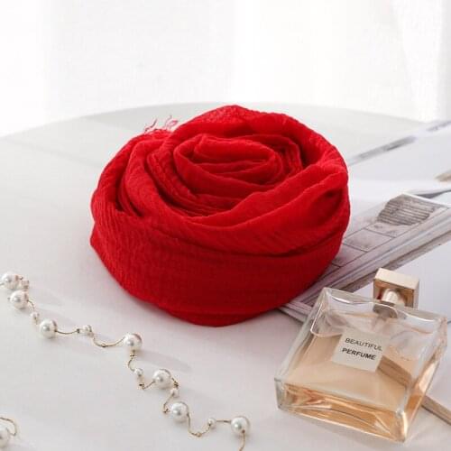 The new Korean version of the pleated solid-colored short-bearded cotton scarf female Muslim monochrome scarf air shawl