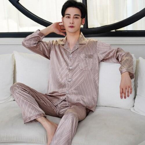 Mens Stain Silk Pajama Set Mens Sleepwears Homme Cozy Satin Nightgown Casual Pajama Men Luxurious Ice Silk Pajamas Long Sleeve