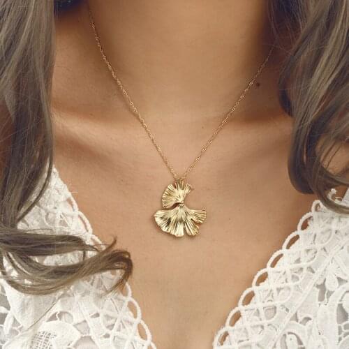 Fashion Vintage Ginkgo Leaf Pendant Necklaces Women Gold Chains Shell Deer Head Charm Geometric Clavicle Necklace Jewelry YN171