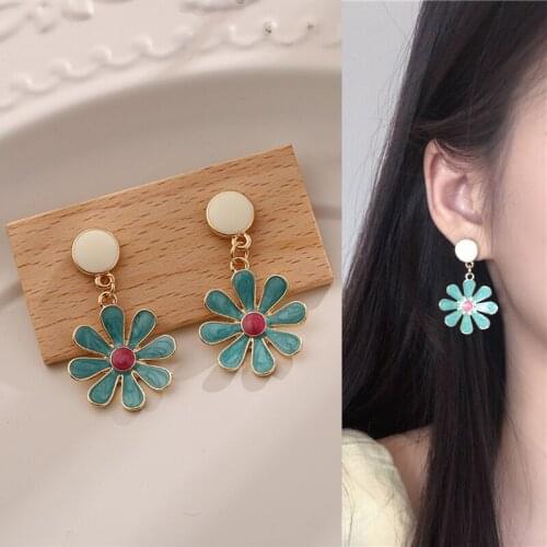 Cute Green Acrylic Flower Petal Pendant Drop Earrings for Women Girls Teens Korean Fashion Daisy Earrings 2021 Trend New Arrival