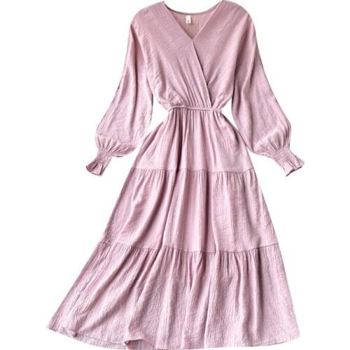 2021 new version of fashion dress dress age-reducing V-neck long-sleeve waistslimming and swinging girly mid-length dress