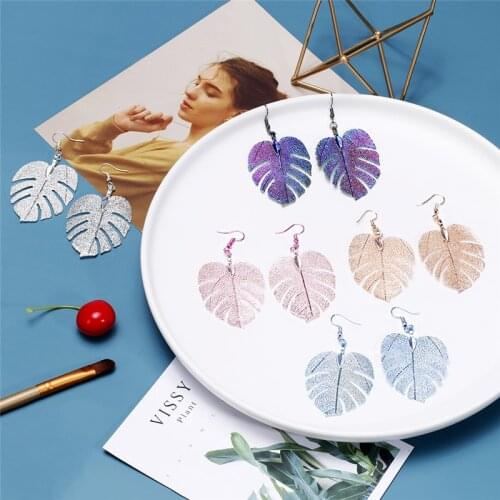 SOHOT New Bohemia Colorful Monstera Leaf Pendant Women Drop Earrings Charming Alloy Trendy Lady Jewelry Party Oorbellen