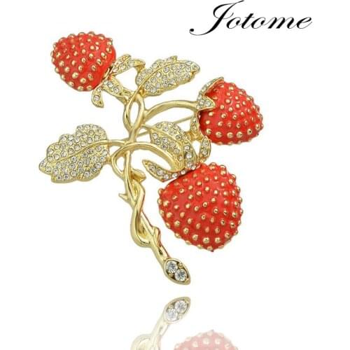 100pcs/China Wholesaler Cute gold-tone crystal rhinestone Strawberry brooch for girls, party gift